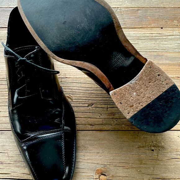 Johnston & Murphy black cap toe dress shoe in size 11 M - Picture 3 of 4